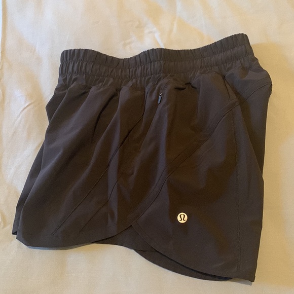 Lululemon Track That Mid-Rise Lined Short 5" - Picture 2 of 3